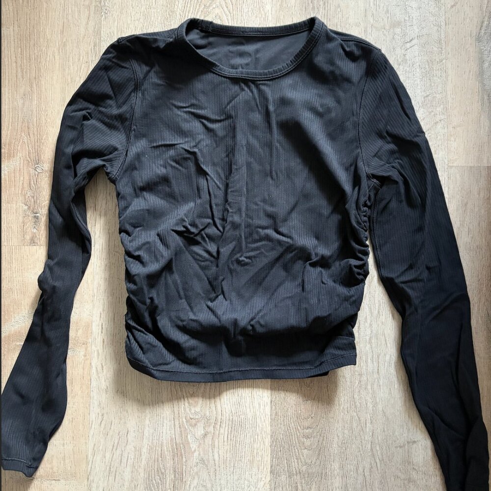 Black LuluLemon Long Sleeve Ruched Workout Crop Top, Size S